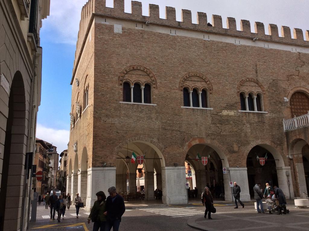 Apartamento La Loggia Al Duomo - Treviso Exterior foto